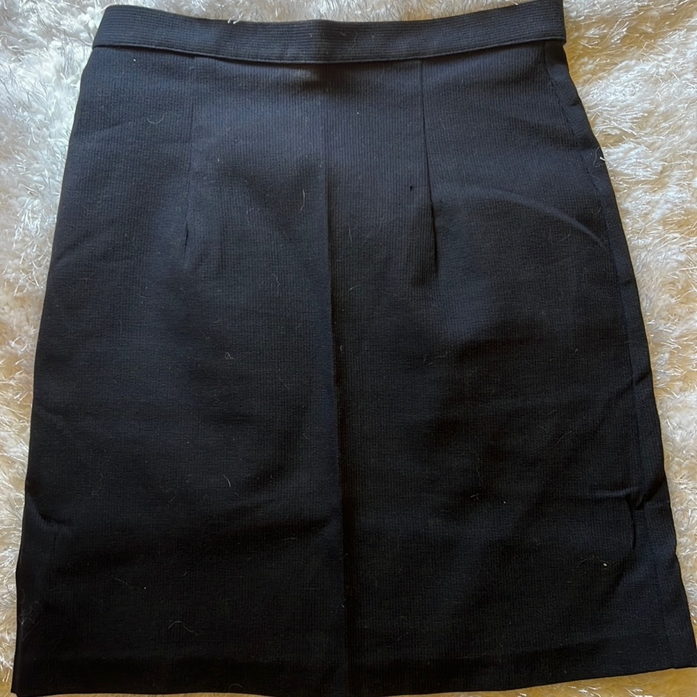 Brioche lightweight simple above the knee black skirt sz5/6
